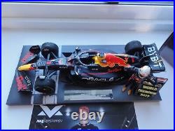 Max Verstappen Red Bull RB18 2022 JAPAN World Champion F1 MINICHAMPS 118
